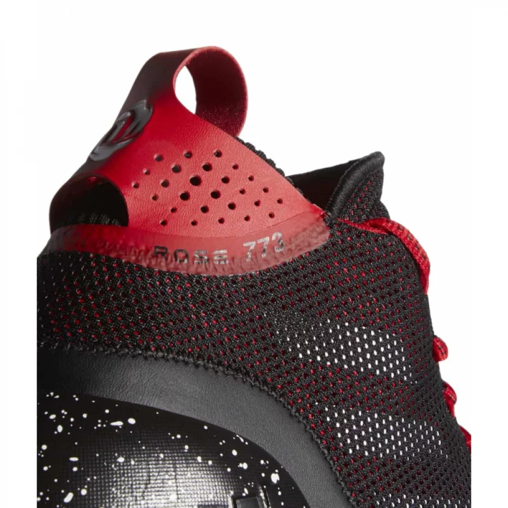 Баскетбольные кроссовки Adidas D ROSE 773