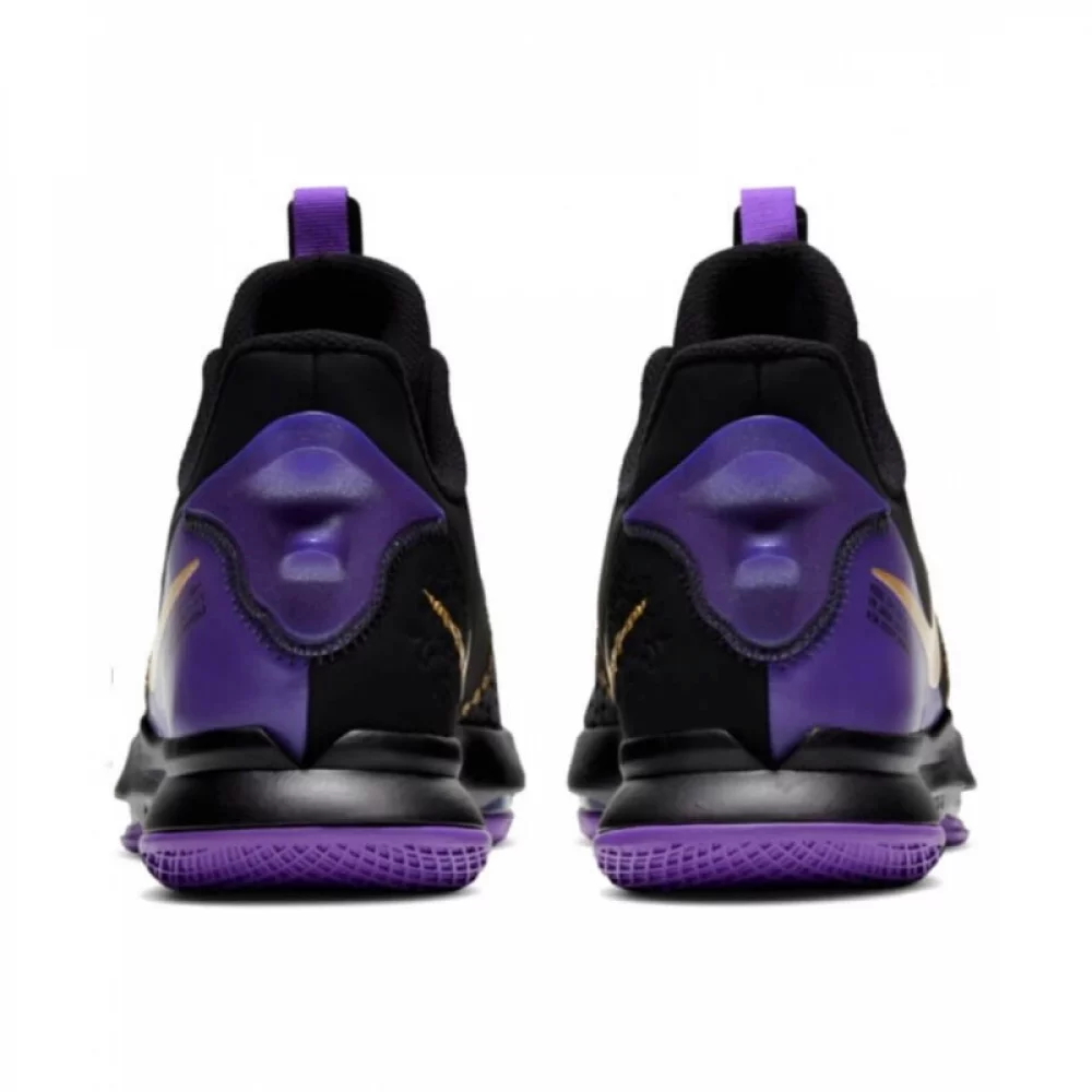 Баскетбольные кроссовки Nike LeBron Witness V