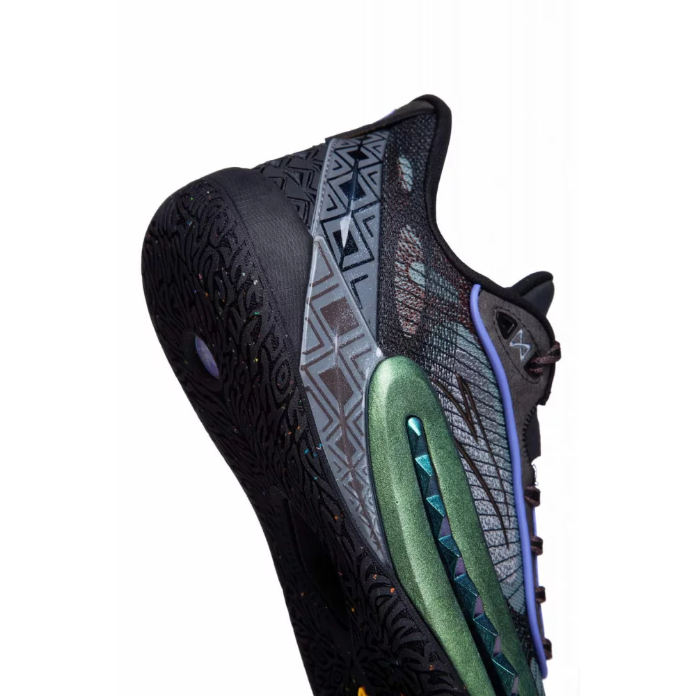 Баскетбольные кроссовки Anta Shock Wave 6 Pro ''Chameleon'