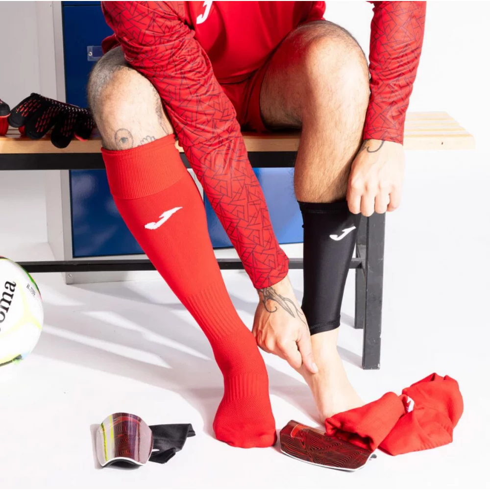 Футбольные щитки Joma Spartan red black